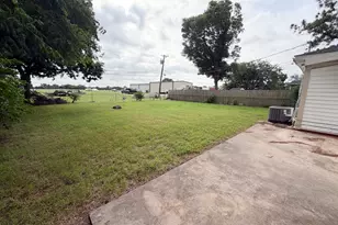 136 Highland Dr, Ennis, TX 75119 - Photo 9