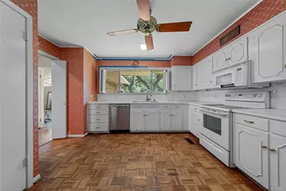 2425 Wendy Lane, Waco, TX 76710 - Photo 11