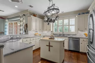 810 Forest Oaks Circle, Woodway, TX 76712 - Photo 13