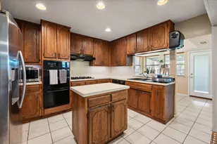 910 Cherry Laurel Ln, Arlington, TX 76012 - Photo 13