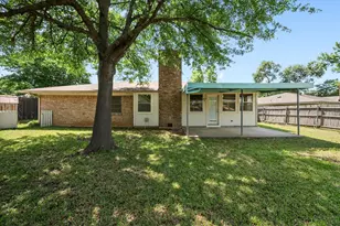 910 Cherry Laurel Ln, Arlington, TX 76012 - Photo 27