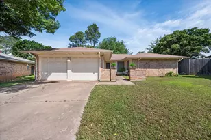 910 Cherry Laurel Ln, Arlington, TX 76012 - Photo 29