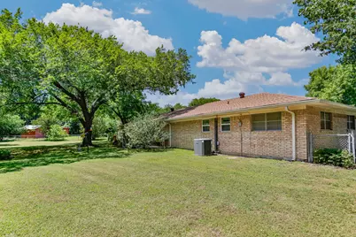 1904 Cypress Court, Gainesville, TX 76240 - Photo 9