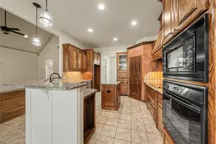 170 Paradise Canyon Cir, Paradise, TX 76073 - Photo 5