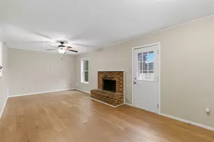 2113 Fleur De Lis Ct, Arlington, TX 76012 - Photo 3