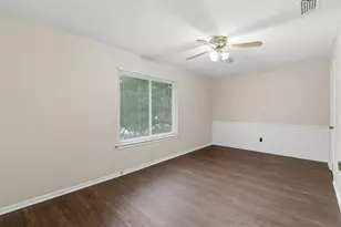 2113 Fleur De Lis Ct, Arlington, TX 76012 - Photo 11