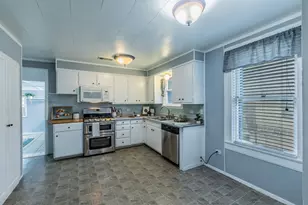 900 N 31st St, Waco, TX 76707 - Photo 9