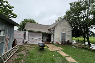 309 S Barry St, Mertens, TX 76666 - Photo 3
