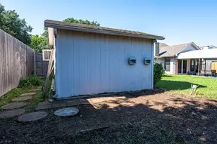6852 Megan Ln, North Richland Hills, TX 76182 - Photo 37