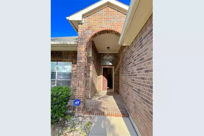 1212 Sunderland Lane, Fort Worth, TX 76134 - Photo 3