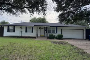 725 Hilltop Cir, DeSoto, TX 75115 - Photo 1