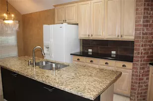 1712 Villa Ct, Corinth, TX 76210 - Photo 9