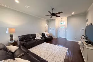 718 E Walcott St, Pilot Point, TX 76258 - Photo 5