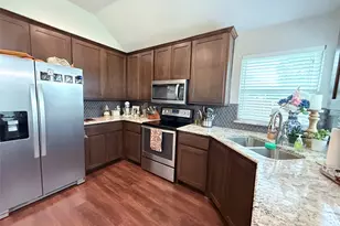 718 E Walcott St, Pilot Point, TX 76258 - Photo 7