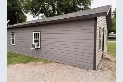 510 N Pacific Avenue, Iowa Park, TX 76367 - Photo 3