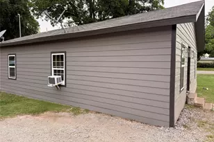 510 N Pacific Ave, Iowa Park, TX 76367 - Photo 3