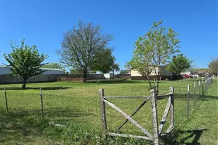 119 Enchanted Lakes Dr, Azle, TX 76020 - Photo 11