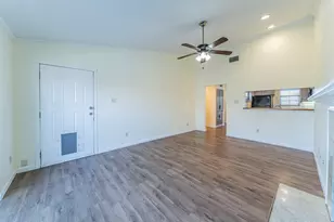 2733 Silver Creek Dr, Arlington, TX 76006 - Photo 5