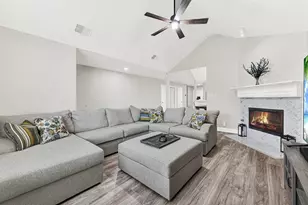 1410 Daffodil Ln, Lewisville, TX 75077 - Photo 5