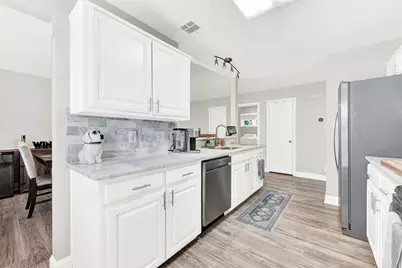 1410 Daffodil Lane, Lewisville, TX 75077 - Photo 9