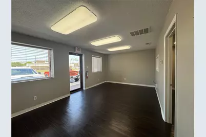 1307 W Pearl Street, Granbury, TX 76048 - Photo 3