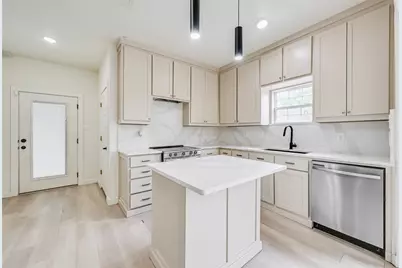 2109 Gould Avenue, Fort Worth, TX 76164 - Photo 11