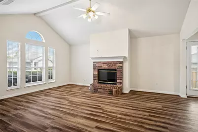 316 Matlock Meadow Drive, Arlington, TX 76002 - Photo 3