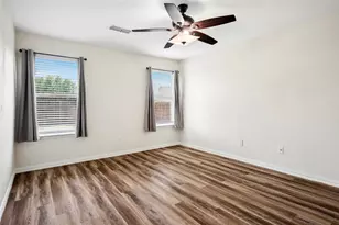 316 Matlock Meadow Dr, Arlington, TX 76002 - Photo 7