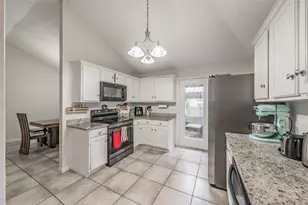 825 Ashmount Ln, Arlington, TX 76017 - Photo 7