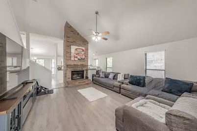 825 Ashmount Lane, Arlington, TX 76017 - Photo 3