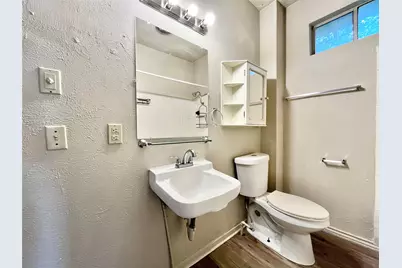 521 W Collins Street, Denton, TX 76201 - Photo 9