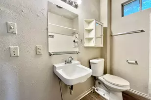 521 W Collins St, Denton, TX 76201 - Photo 9