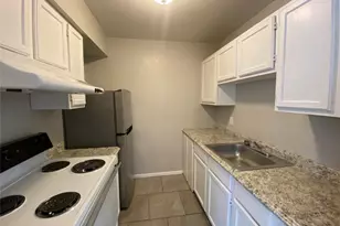 701 W Sycamore St, Denton, TX 76201 - Photo 3