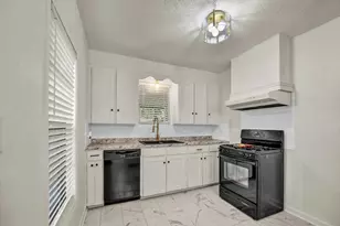 7521 Pawnee Trail, Lake Worth, TX 76135 - Photo 11