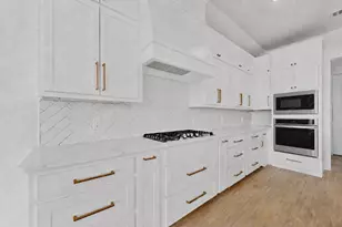 10813 Alta Sierra Dr, Benbrook, TX 76126 - Photo 9