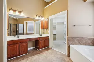 9354 Riverwalk Ln, Irving, TX 75063 - Photo 27