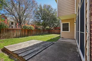 9354 Riverwalk Ln, Irving, TX 75063 - Photo 33