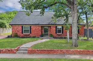 1710 Hilltop Ln, Pantego, TX 76013 - Photo 1