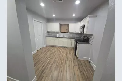 621 E 8th Street, Bonham, TX 75418 - Photo 9