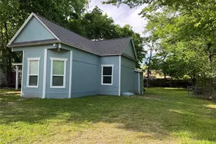 621 E 8th St, Bonham, TX 75418 - Photo 1