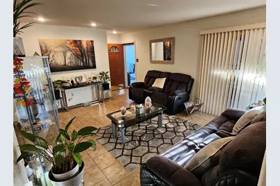 2017 Meadow Glen, Irving, TX 75060 - Photo 3
