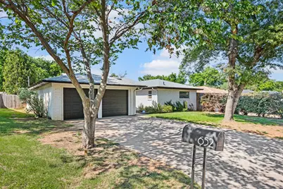 652 Oak Drive, Hurst, TX 76053 - Photo 11