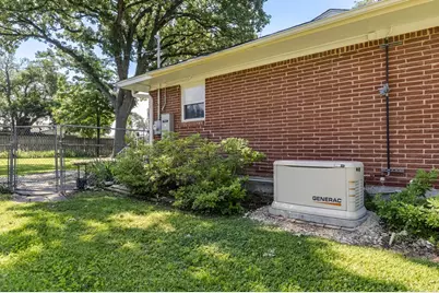 1905 Thomas Place, Arlington, TX 76010 - Photo 25