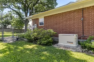 1905 Thomas Pl, Arlington, TX 76010 - Photo 25