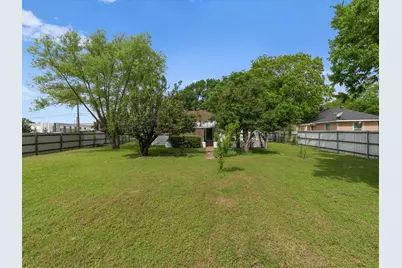 1338 Pleasant Drive, Dallas, TX 75217 - Photo 19