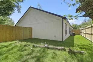 406 W 6th St, Bonham, TX 75418 - Photo 15