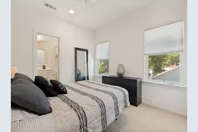 732 W 7th Street, Dallas, TX 75208 - Photo 21