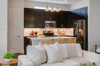 2100 N Fitzhugh Avenue #H, Dallas, TX 75204 - Photo 5