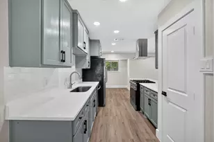 913 Russell Ln, Bedford, TX 76022 - Photo 9