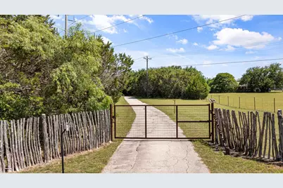 425 Indian Mountain Court, Granbury, TX 76048 - Photo 29